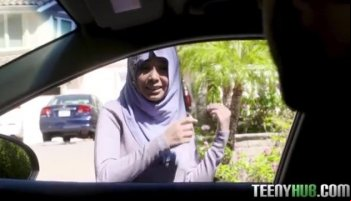 بنات تبوس بعض فى الحمام